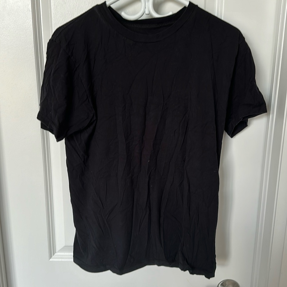 2 Black tee’s